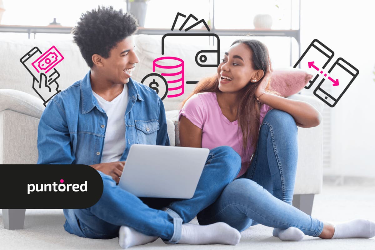 Personas utilizando una aplicación financiera en su smartphone como símbolo de transformación digital.